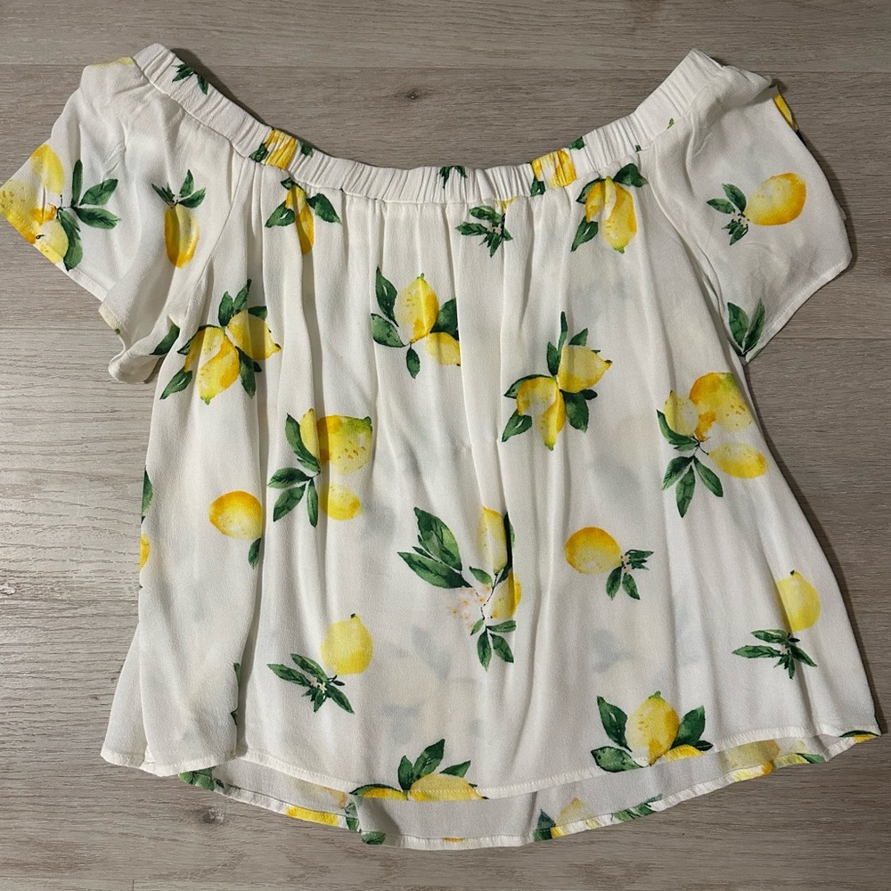 Skies are Blue Lemon off the shoulder flowy top size Small